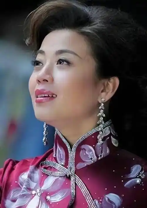 "民歌皇后"张也:没结婚,不代表没伴侣,女人一生不该只有婚姻_金铁霖