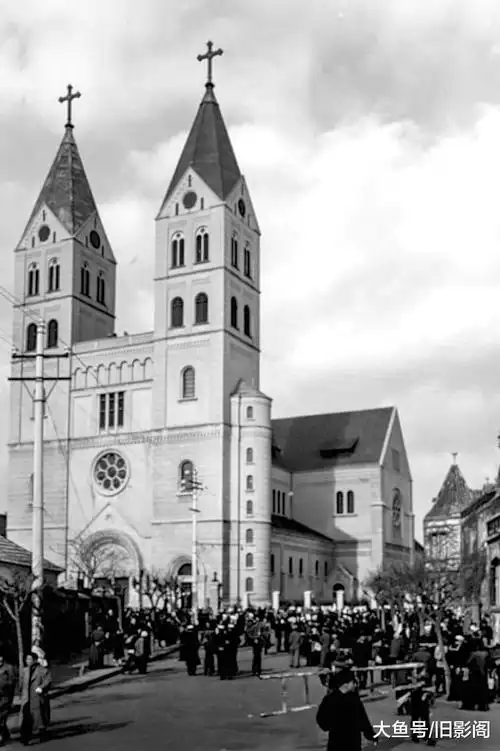 老照片: 民国三十五年的青岛街景