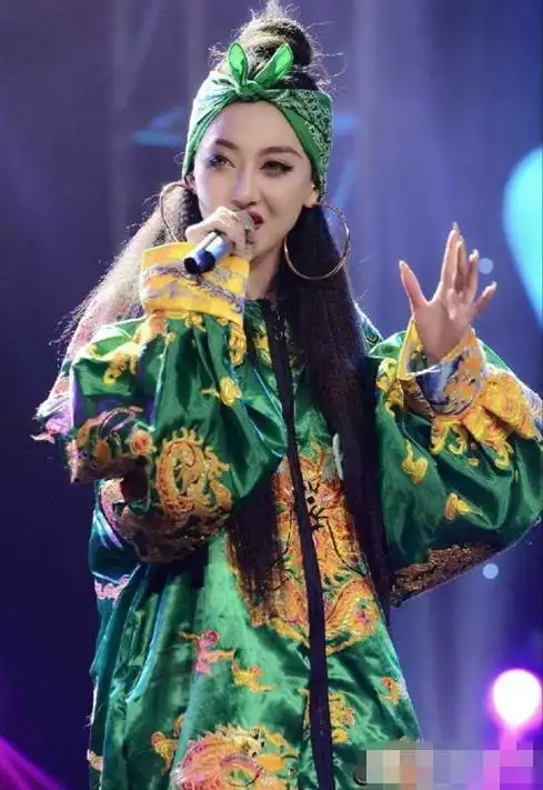 超女王金金曾被初恋抛弃 酒吧卖唱遭临检|超级女声|王金金|萧敬腾