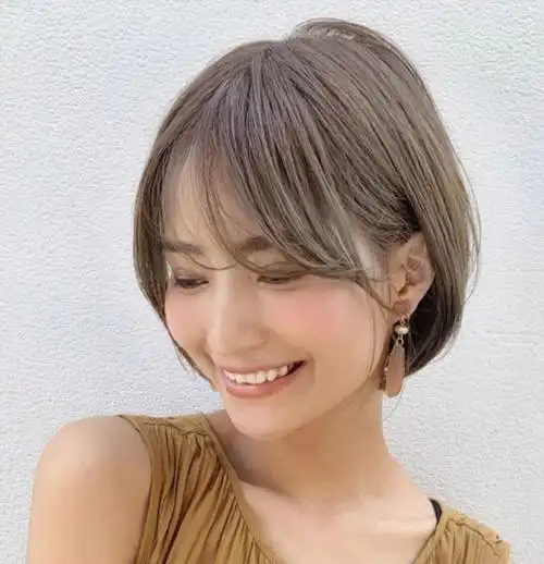 25岁以上女生剪波波头很减龄