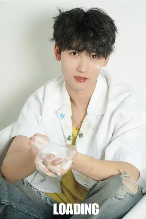 黄俊捷奇遇童话感大片##黄俊捷光影反差大片