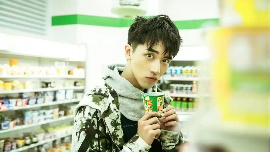 许魏洲明星风尚壁纸1