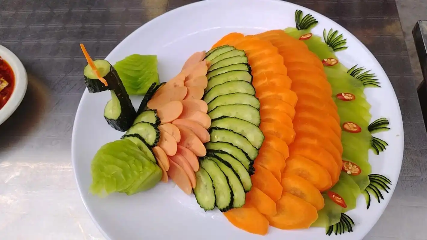 做菜我是认真的努力做好每一道菜 ,简单雕花摆盘做法 ,有灵魂 - 抖音