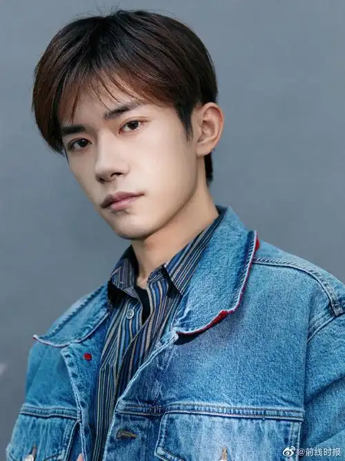 易烊千玺牛仔套装眼镜造型#易烊千玺牛仔套装眼镜造型好喜欢戴眼镜的