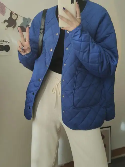 啦,而且版型也没那么大,穿个颜色还是ok的这种款式的衣服我真的有好多