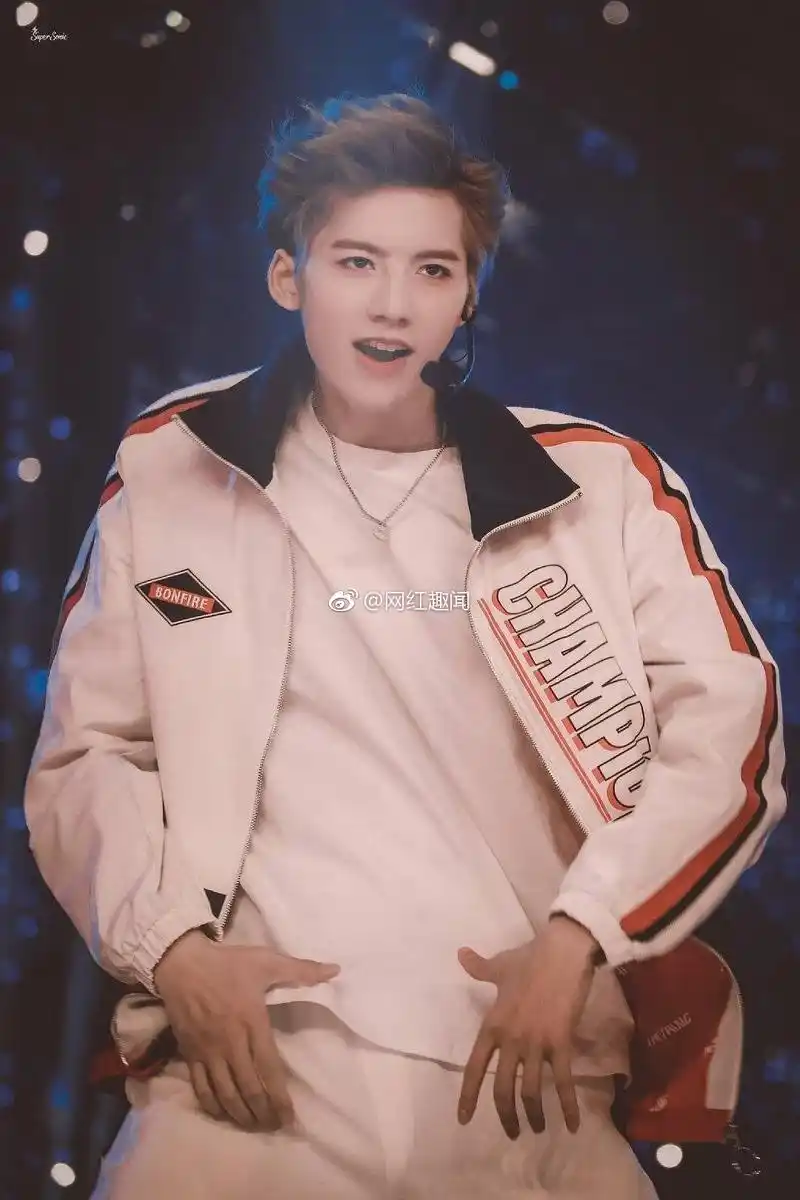 邓超元算是高配版蔡徐坤吧?