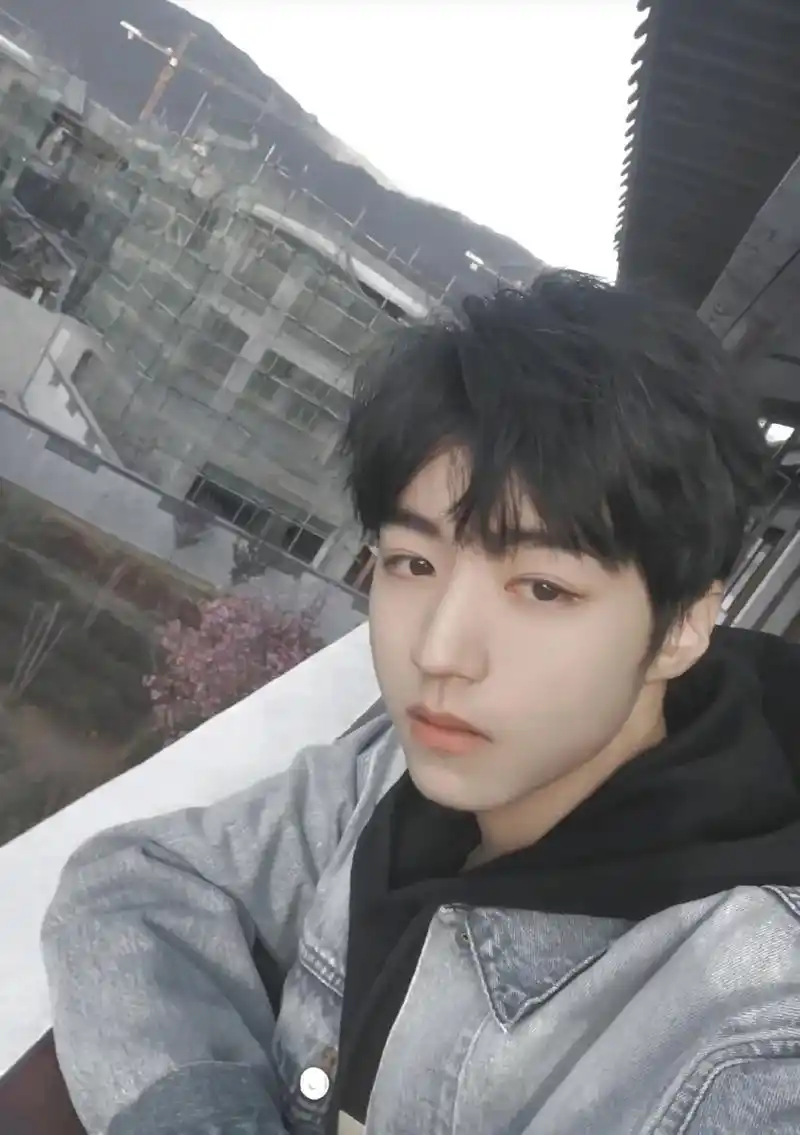 近期生活碎片已发送´͈ ᵕ `͈ #王俊凯#谁家小猫长得这么