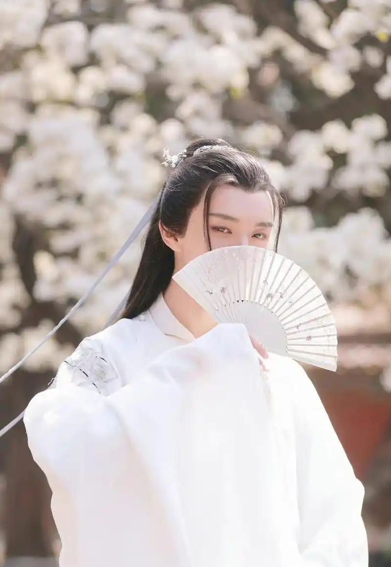 穿汉服的男生有多好看?瞧瞧"古风圈"的妖扬,你就知道了