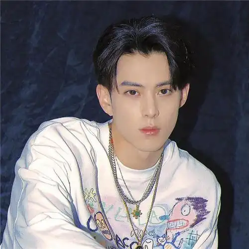 王鹤棣帅气头像图片合集_明星头像_头像屋