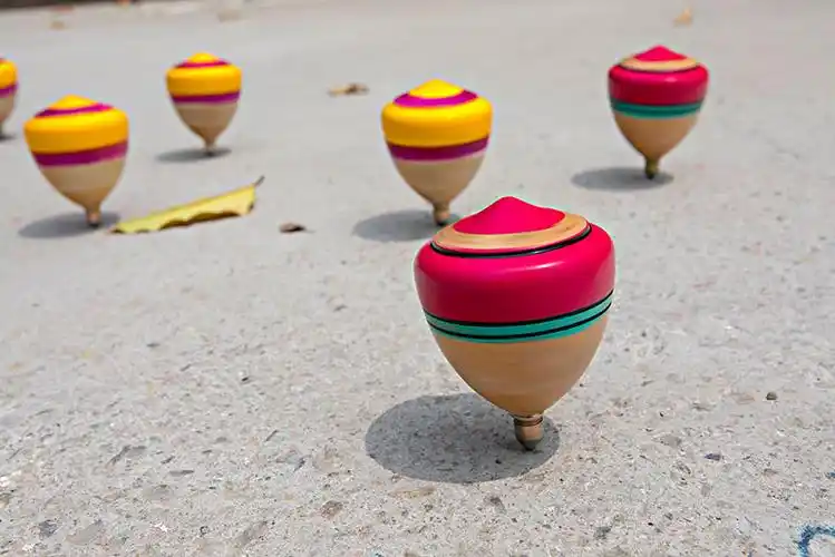 中国的传统玩具,木头制陀螺,是古老的童玩