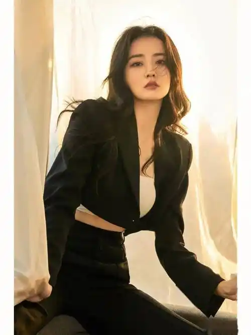 29岁徐璐,不仅有美貌还有才华,真是让人难以抵挡的魅力!