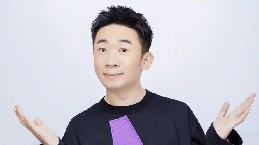 杨迪辟谣丽江古城街道的yd刻字不是我刻的