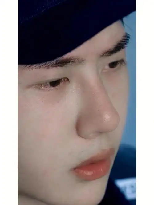 王一博的皮肤真的慕了