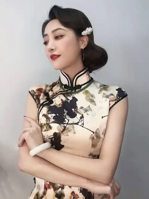 左岩旗袍国风造型盘点六色版型诠释多面姿态