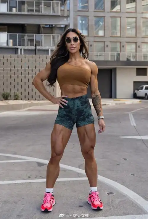 拉丝的肌肉有质感!美国ifbb职业健美运动员---ashley lakomowski