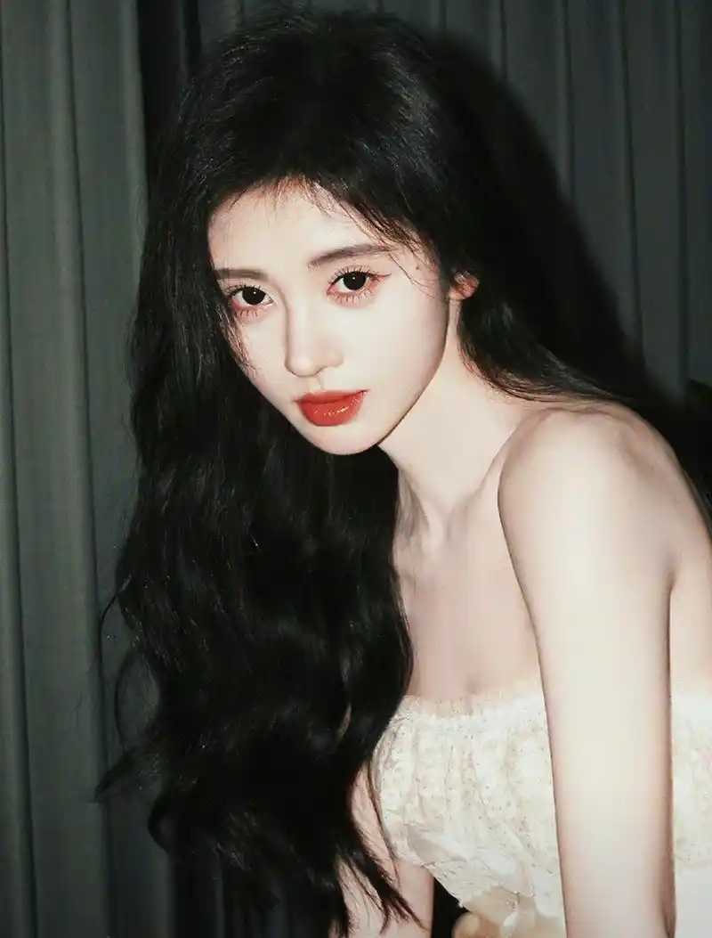 鞠婧祎正脸vs侧脸# 上帝给她关了哪扇窗,她的美貌360度全方位看都