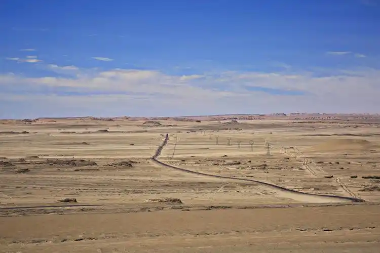 青海俄博梁戈壁无人区雅丹地貌荒凉的寸草不生