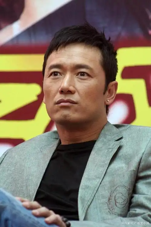 三哥型男苗侨伟!