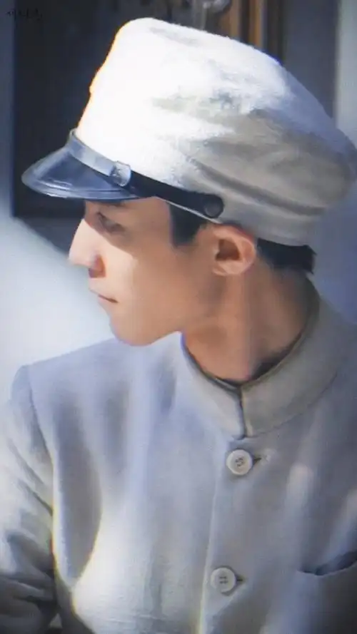 1921新角色官宣##王俊凯爬墙技术