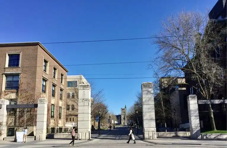 多伦多大学校门之一