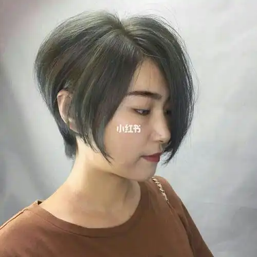 潮流短发,藏青色.