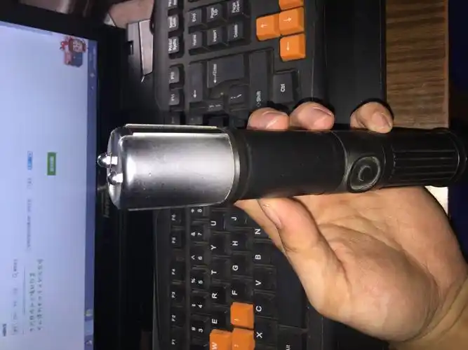 请高手鉴定这老式电棒什么型号,能不能配到电池