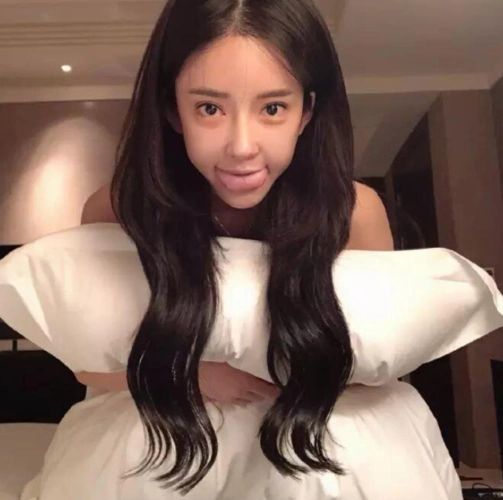 原创抖音一姐潘南奎花600万整成baby看她整前照片想不开吗