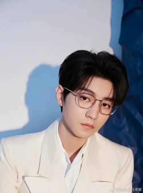 王俊凯图片大全最帅(王俊凯图片大全最帅2020壁纸)-起名网