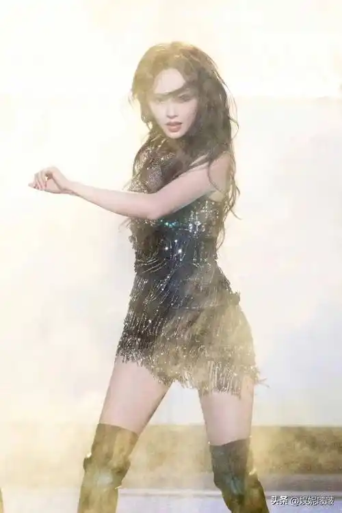 "人间芭比"程潇,因上围丰满傲人被称"奶潇",碾压疯马秀lisa