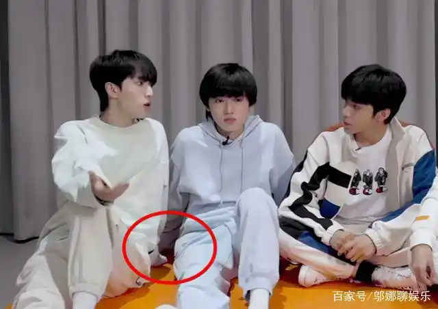 宋亚轩谈到妈妈眼泛泪花,严浩翔小动作太暖心,tnt团魂满分