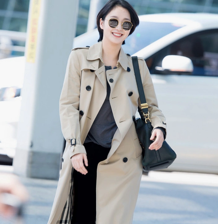 街拍明星风衣,简约自然,帅气又时尚,你最喜欢第几位?