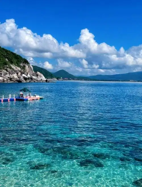 三亚的海洋也是一道亮丽的风景线.