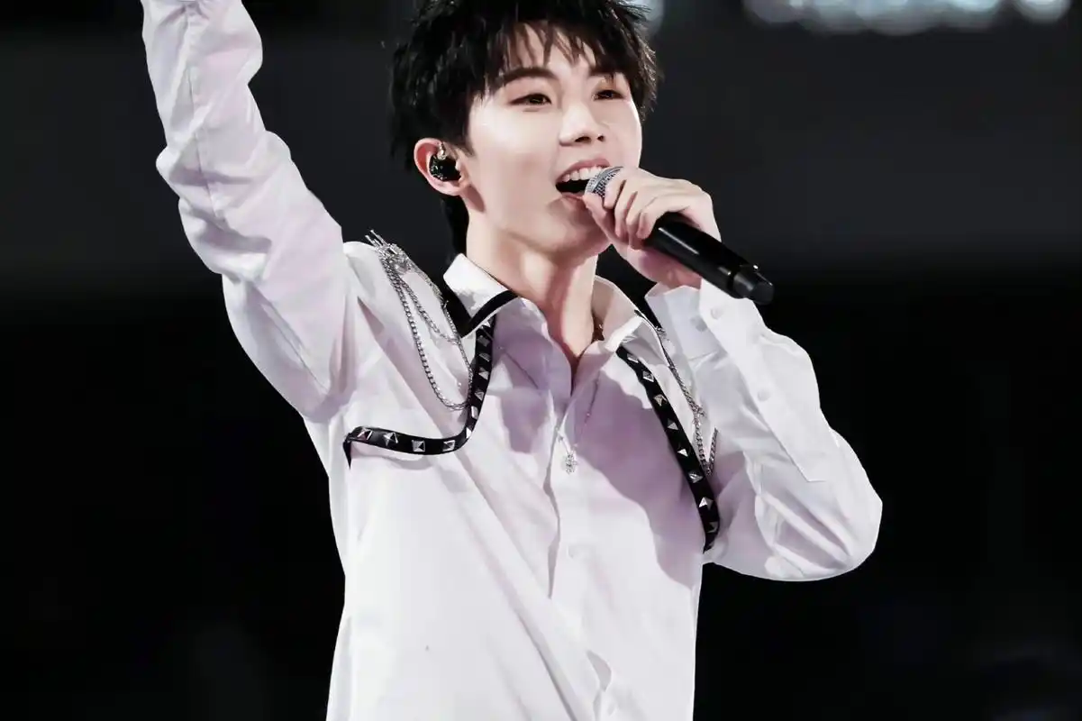 马嘉祺壁纸加神图    马嘉祺壁纸加神图