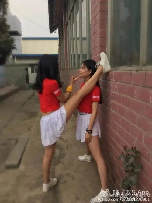 放开那女孩沈梦辰一字马腿咚女友刷新撩妹新姿势