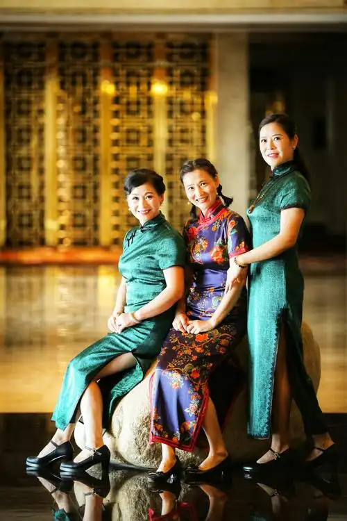 高端旗袍 高雅丽人 美到天边——黄山皇冠假日酒店及江边采风集锦