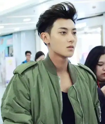 张允恩个人信息,黄子韬被扒出与小7岁网红有多件同款内衣图4