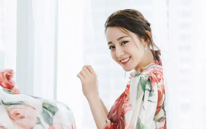 迪丽热巴性感图片高清桌面电脑壁纸