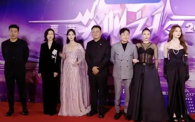 cp扎堆营业,《狂飙》贡献抓马场面,杨幂惊艳压轴|林允|颖儿|金晨