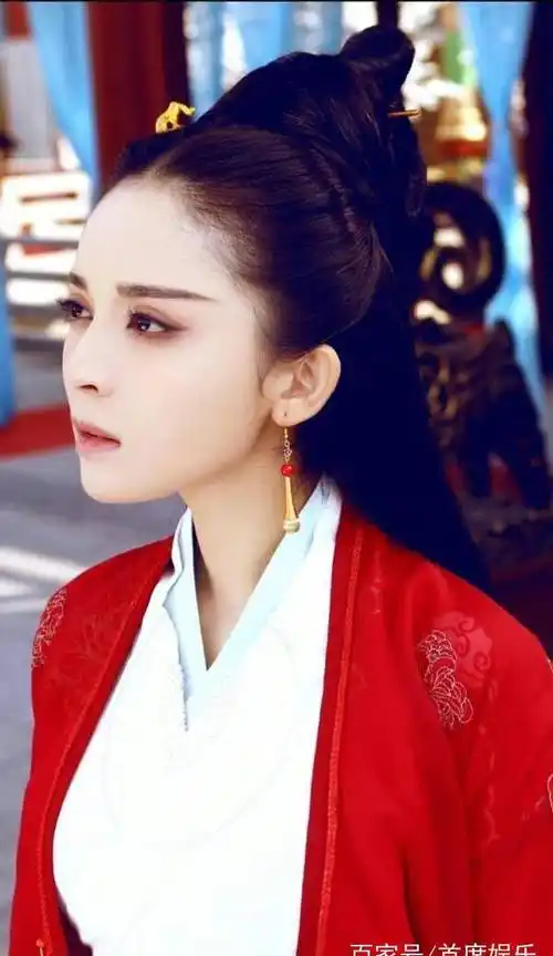 我只服赵丽颖,网友:迪丽热巴也不错啊!_古装_红色_佟丽娅