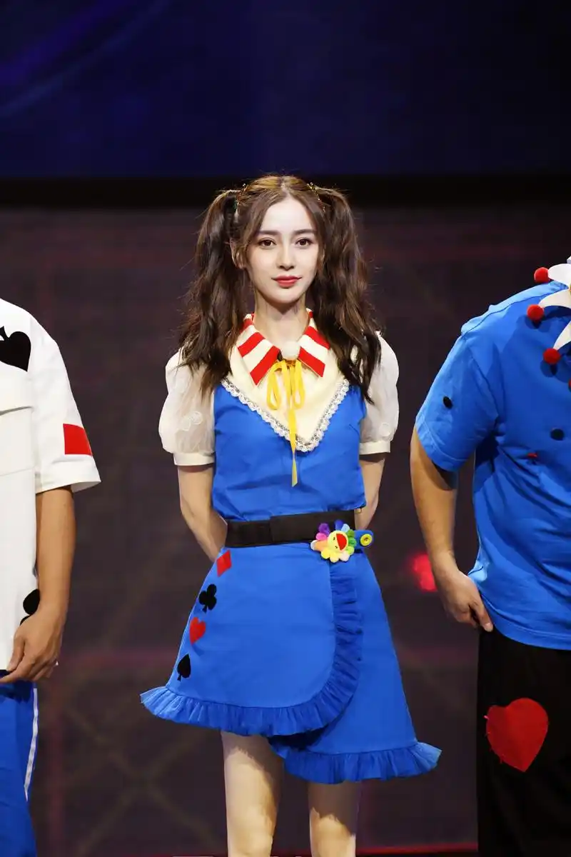 > angelababy《奔跑吧》双马尾造型图片(6/9)