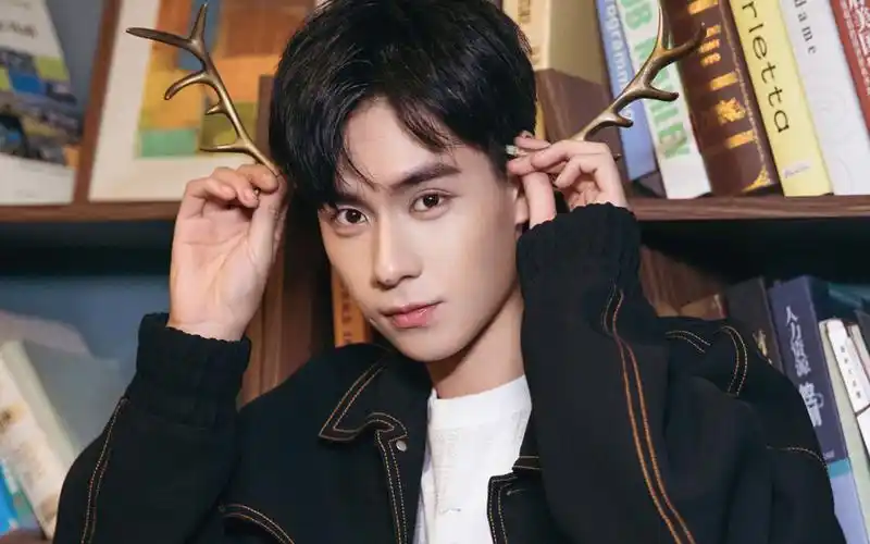 胡一天帅气写真图片桌面壁纸