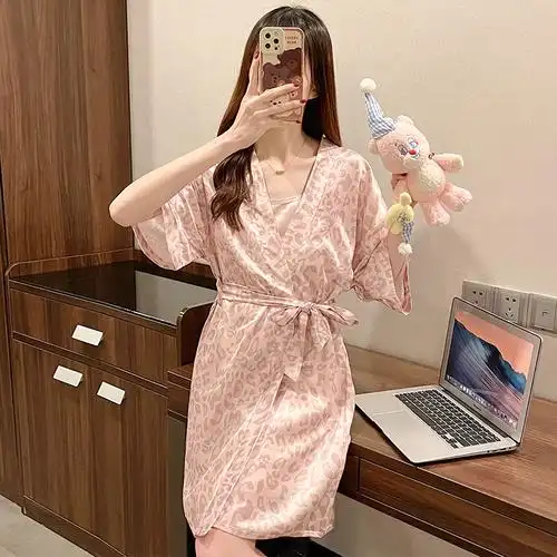 睡衣什么材质好( 睡衣哪个牌子的好 )