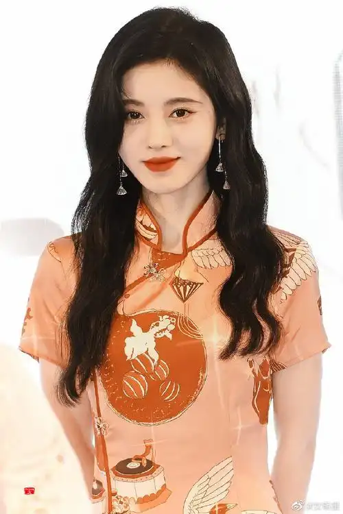 女明星旗袍可以有多绝#鞠婧祎穿旗袍真的太美了,身材真的好好,旗袍穿