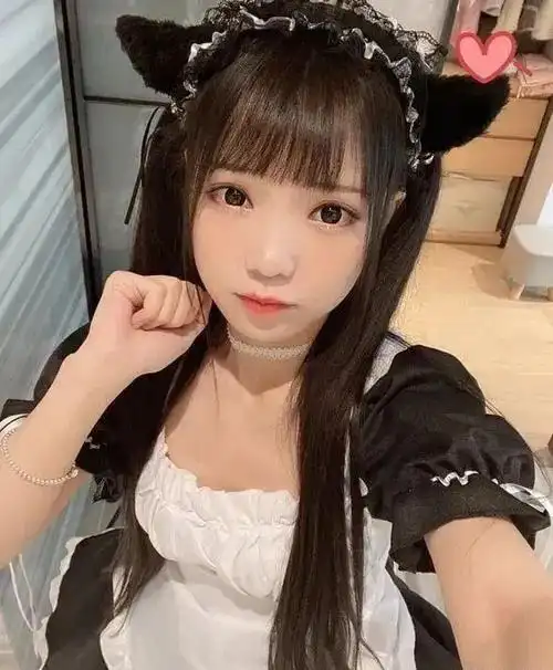 b站舞姬咬人猫直播时被指装嫩