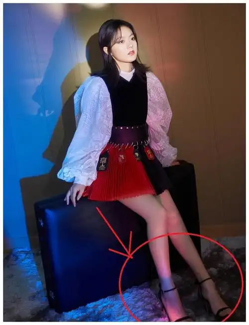 赵今麦大胆挑战高跟鞋看清效果图哪像是个17岁小女生