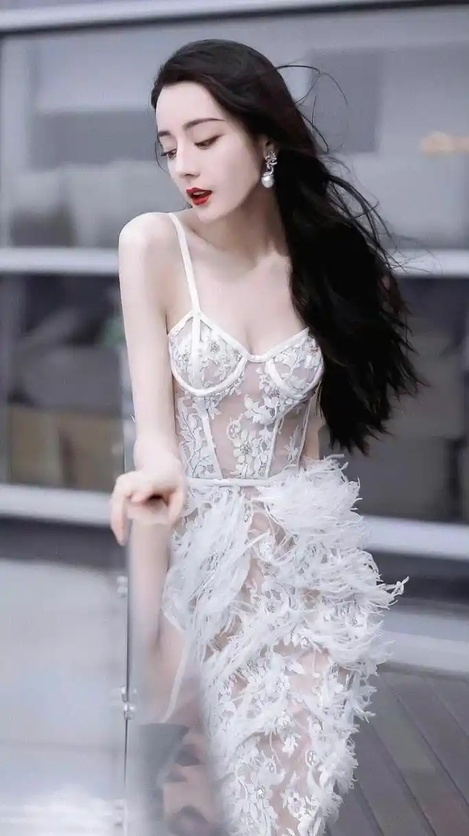 终于找到迪丽热巴不捂胸的照片了#娱乐最前沿# #每日娱乐播报# #明星