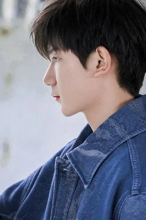 王源肆楼见##王源侧颜写真