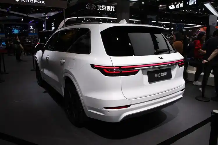 理想one壁纸_理想one_理想one车展图片_5/379张图片_理想one白色/整车