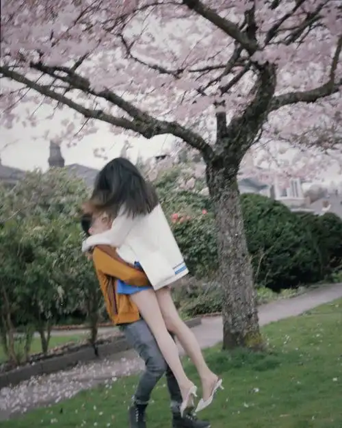 女生也会更显高一点所以论如何拍出好看生动的身高差情侣照我们研究了