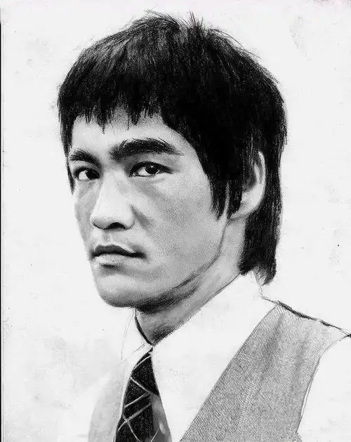 1973年,生命终止时只有33岁,他却是名满天下的功夫巨星